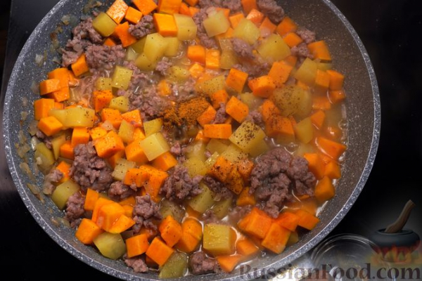 Рагу с фаршем, картошкой, тыквой и фасолью
