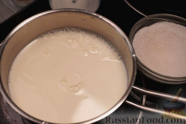 Рисовый пирог с ананасами и карамельно-джемовой глазурью