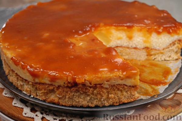 Рисовый пирог с ананасами и карамельно-джемовой глазурью