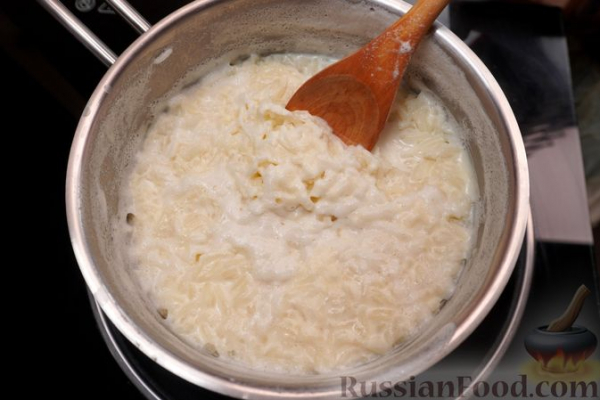 Рисовый пирог с ананасами и карамельно-джемовой глазурью