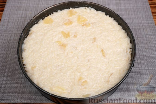 Рисовый пирог с ананасами и карамельно-джемовой глазурью