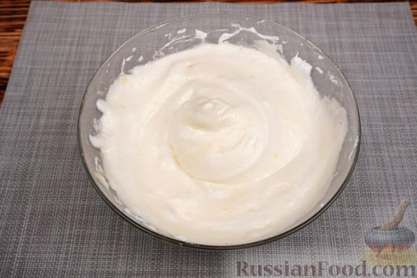 Рисовый пирог с ананасами и карамельно-джемовой глазурью