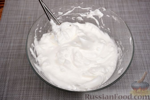 Рисовый пирог с ананасами и карамельно-джемовой глазурью