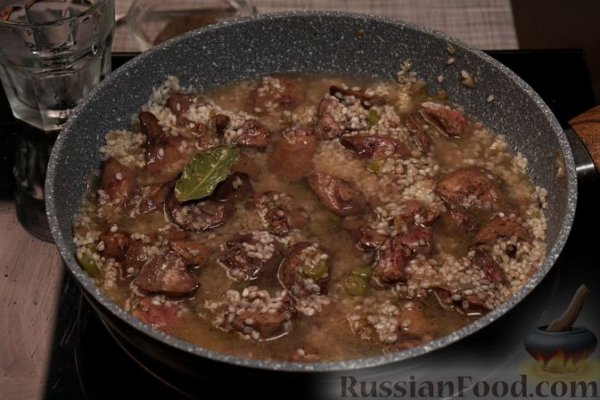 Ризотто с куриной печенью, сельдереем и вином