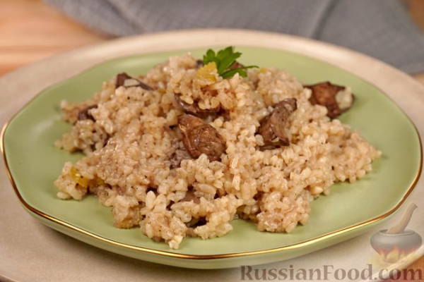 Ризотто с куриной печенью, сельдереем и вином