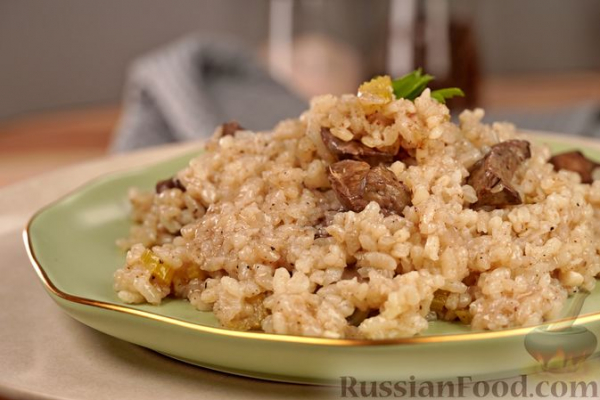 Ризотто с куриной печенью, сельдереем и вином