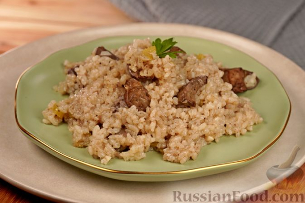 Ризотто с куриной печенью, сельдереем и вином
