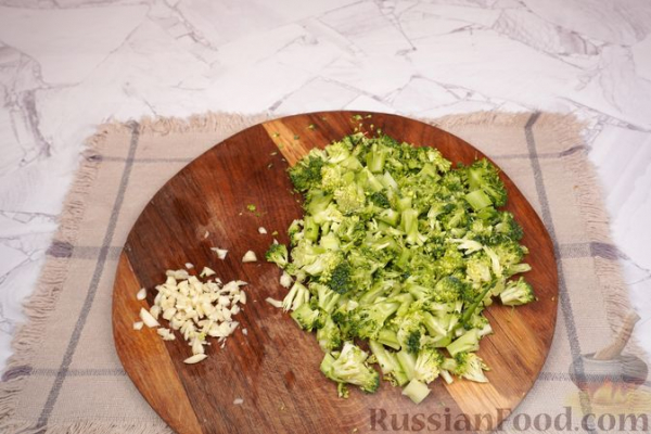 Рубленые куриные котлеты с брокколи