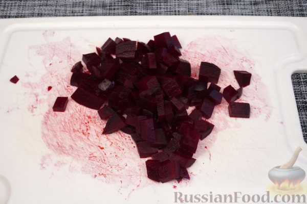 Салат из свёклы с помидорами и моцареллой