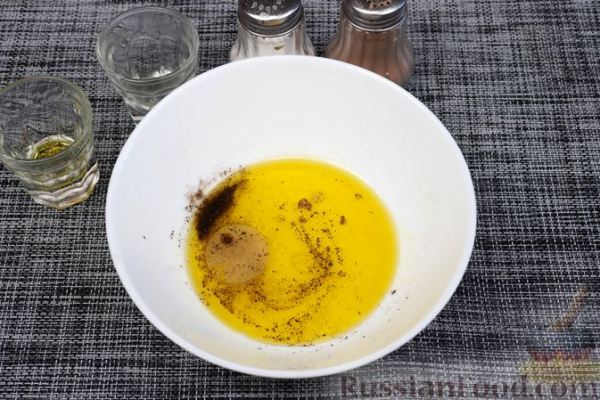 Салат из свёклы с помидорами и моцареллой