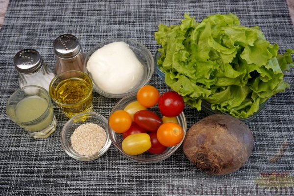 Салат из свёклы с помидорами и моцареллой