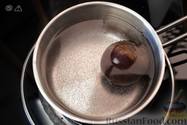 Салат из свёклы с помидорами и моцареллой