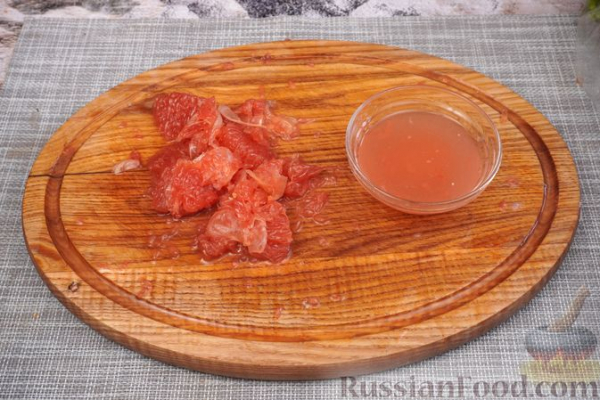 Салат с курицей, грейпфрутом и арахисом