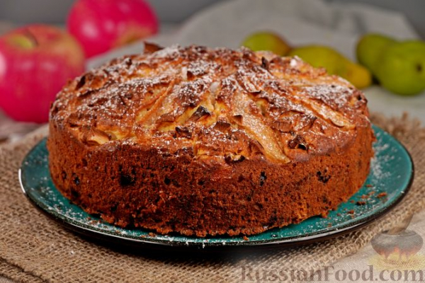Творожный пирог с яблоками, грушами и изюмом