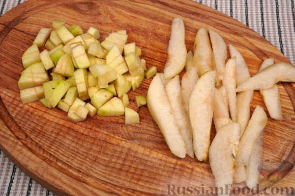 Творожный пирог с яблоками, грушами и изюмом