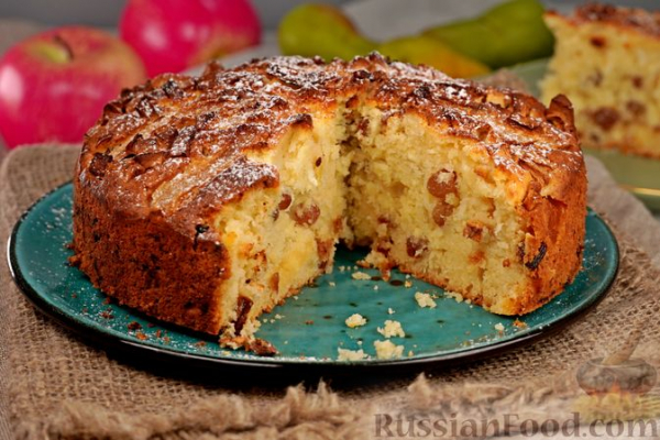 Творожный пирог с яблоками, грушами и изюмом