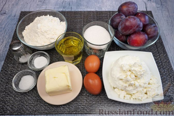Творожный пирог со сливами