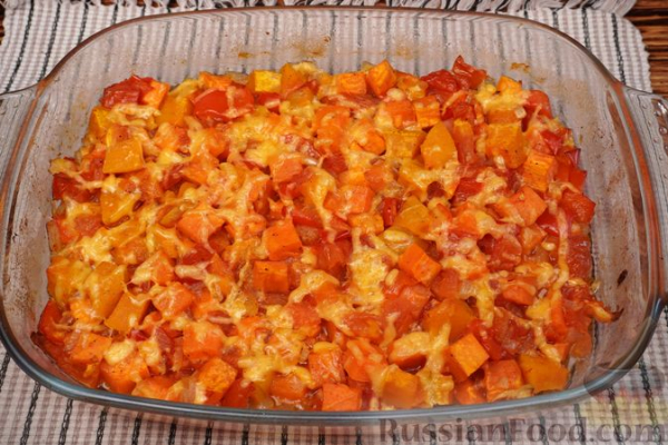 Тыква, запечённая с бататом и сыром