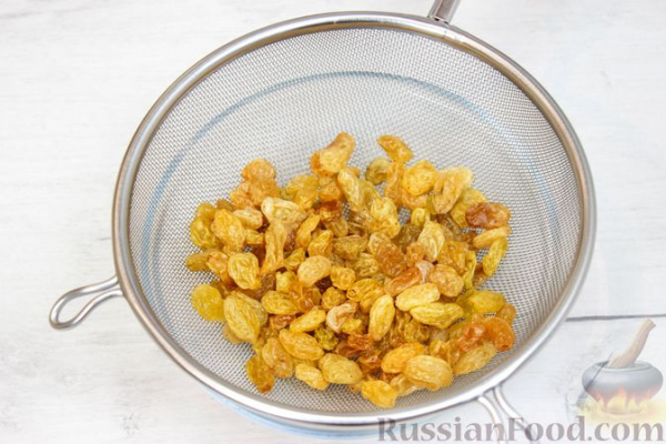 Ватрушки с творогом и изюмом