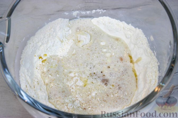 Ватрушки с творогом и изюмом