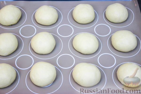 Ватрушки с творогом и изюмом