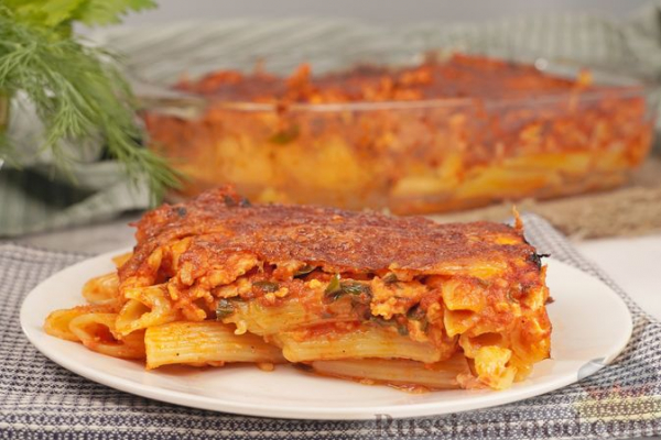 Запеканка из макарон с фаршем, творогом и сыром