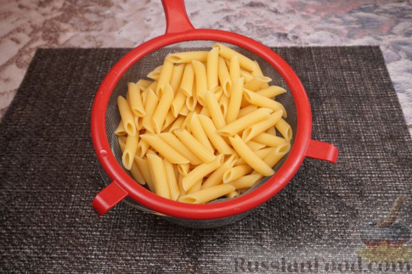 Запеканка из макарон с фаршем, творогом и сыром