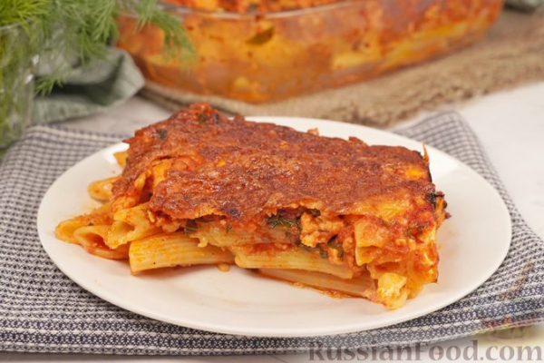 Запеканка из макарон с фаршем, творогом и сыром