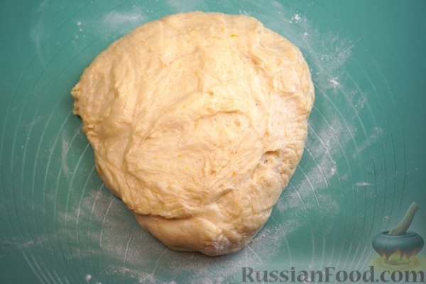 Апельсиновый рождественский калач-краффин с изюмом и орехами