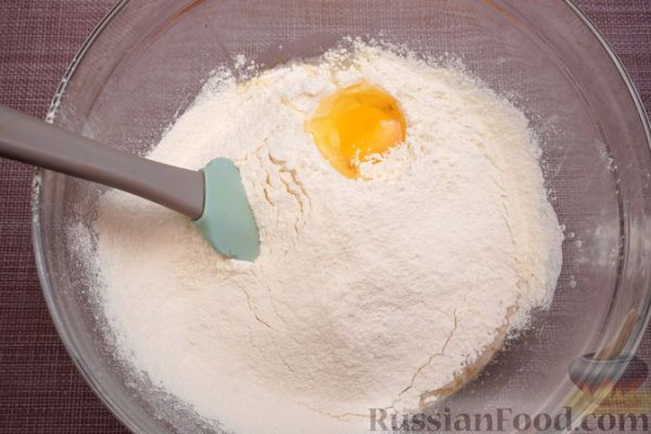 Апельсиновый рождественский калач-краффин с изюмом и орехами