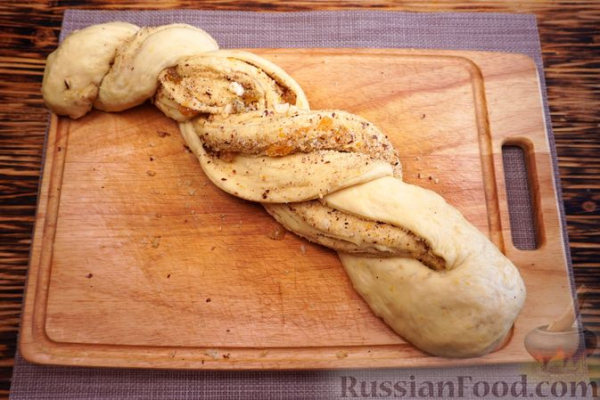 Апельсиновый рождественский калач-краффин с изюмом и орехами