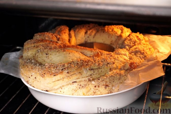 Апельсиновый рождественский калач-краффин с изюмом и орехами