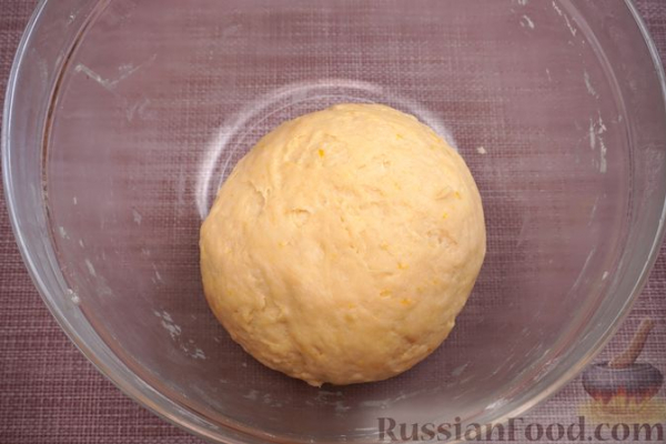 Апельсиновый рождественский калач-краффин с изюмом и орехами