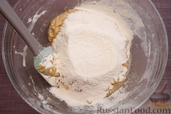 Апельсиновый рождественский калач-краффин с изюмом и орехами