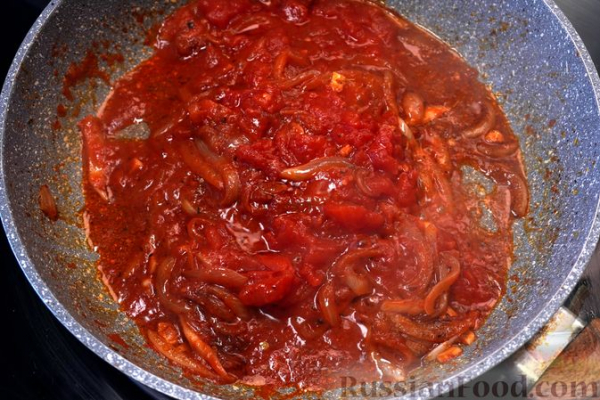 Индейка, запечённая с цветной капустой в томатном соусе