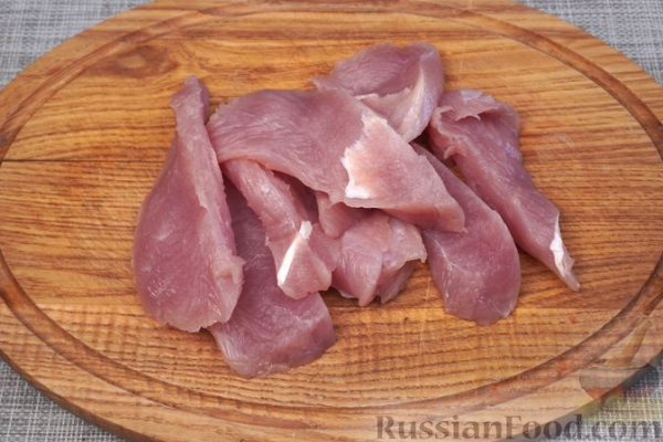 Индейка, запечённая с цветной капустой в томатном соусе