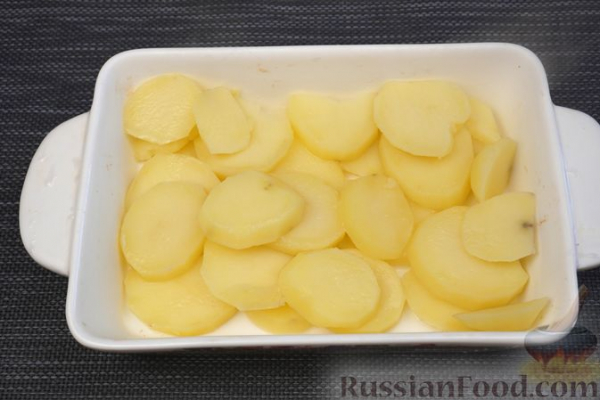 Картофель, запечённый в сырно-молочном соусе