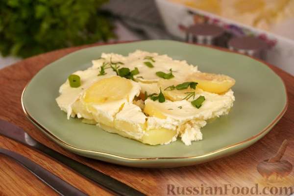 Картофель, запечённый в сырно-молочном соусе