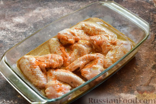 Куриные крылышки, запечённые в лимонно-соевом маринаде