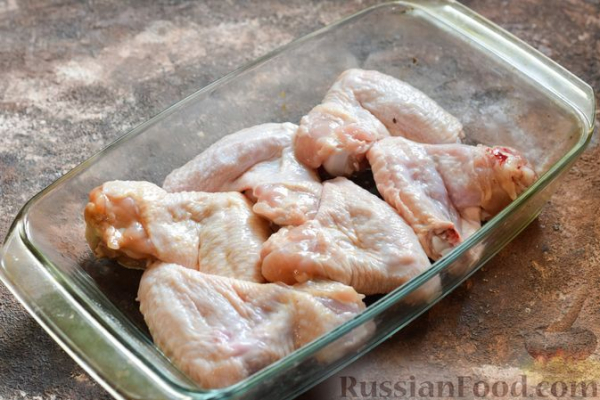 Куриные крылышки, запечённые в лимонно-соевом маринаде