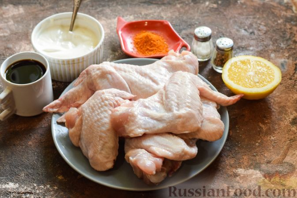 Куриные крылышки, запечённые в лимонно-соевом маринаде