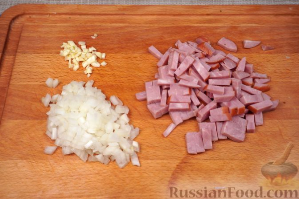 Макароны с квашеной капустой и копчёной колбасой