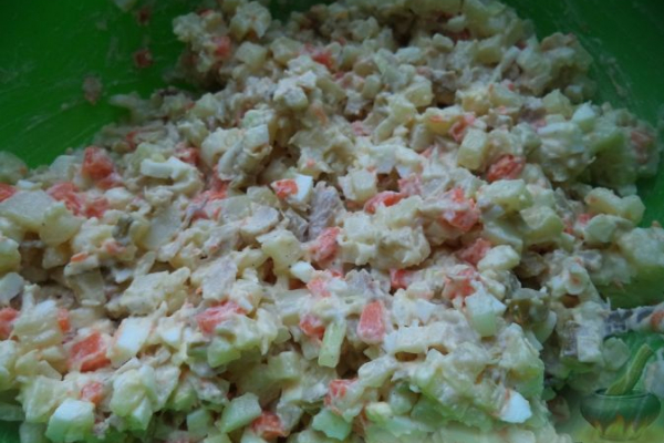 Новогодний салат Оливье "Рукавичка"