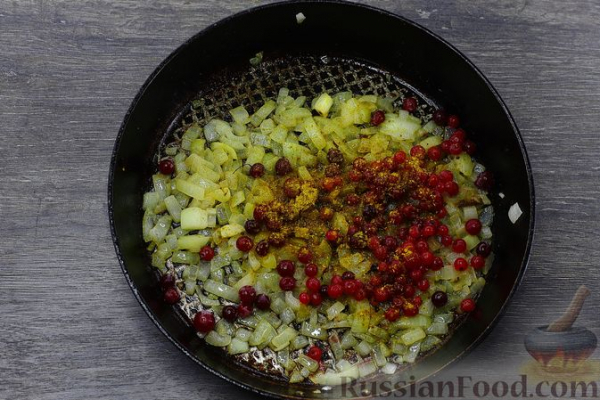 Печень с клюквой и яблоками, в духовке