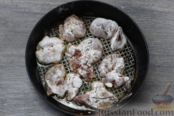 Печень с клюквой и яблоками, в духовке