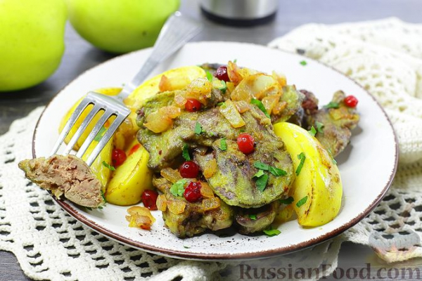 Печень с клюквой и яблоками, в духовке