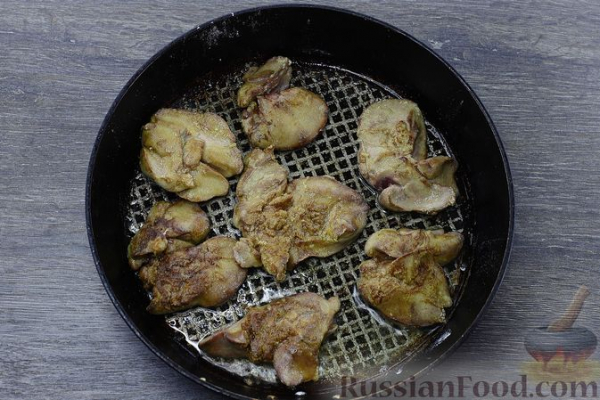 Печень с клюквой и яблоками, в духовке
