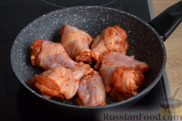Пряные жареные куриные крылышки