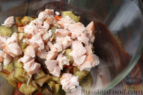 Салат из баклажанов и помидоров, с зернами граната