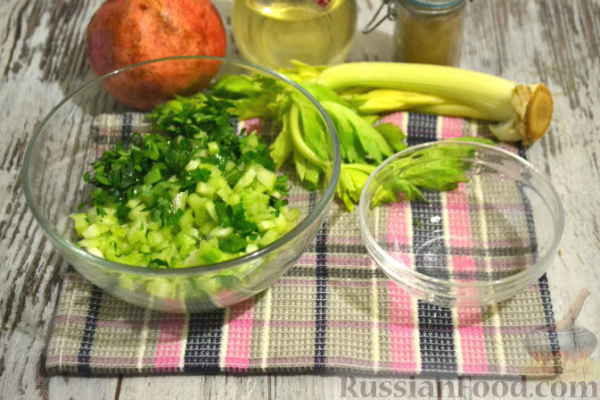 Салат из сельдерея, с гранатом